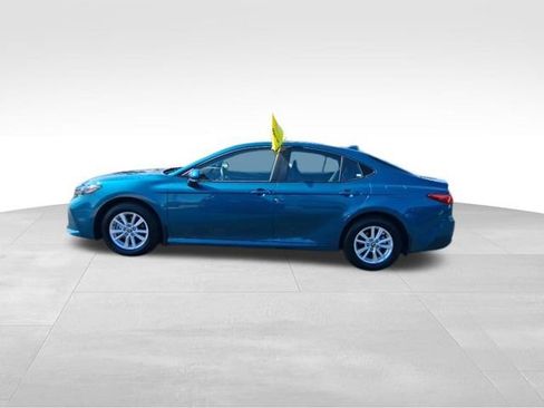 Used 2025 Toyota Camry LE AWD/4WD image 10