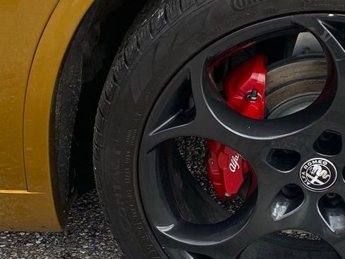 Used 2022 Alfa Romeo Stelvio Veloce image 13