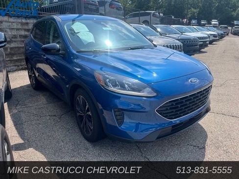 Used 2022 Ford Escape SE w/ SE Sport Appearance Package FWD image 2