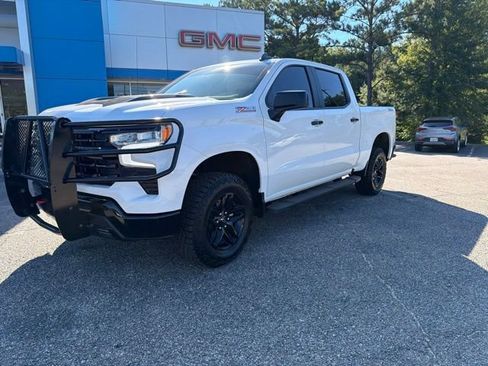 Used 2024 Chevrolet Silverado 1500 LT Trail Boss w/ Convenience Package II AWD/4WD image 7