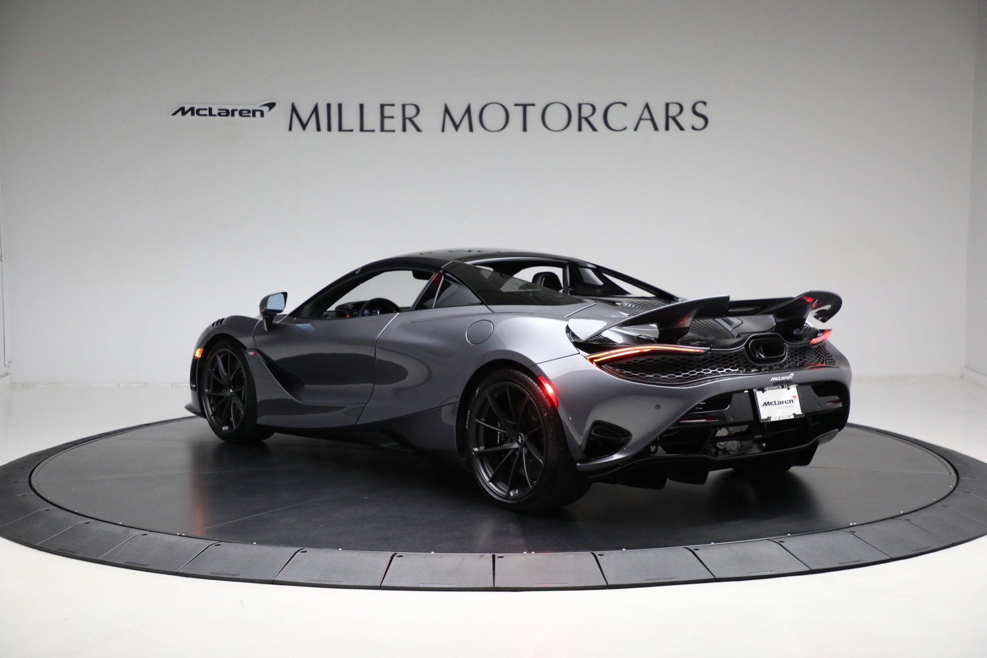 Used 2024 McLaren 750S Spider RWD image 15