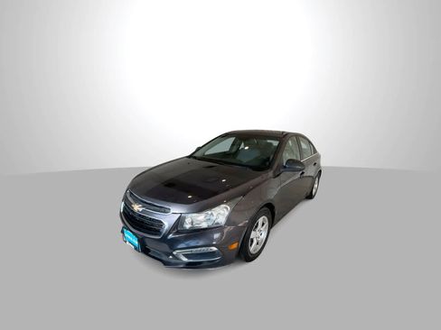 Used 2016 Chevrolet Cruze LT w/ Technology Package FWD image 4