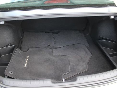 Used 2024 Hyundai Elantra SE FWD image 23
