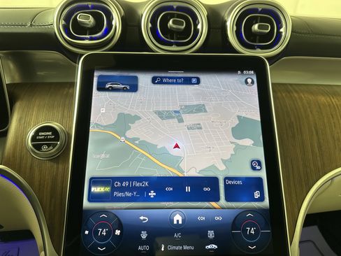 Used 2025 Mercedes-Benz GLC 300 4MATIC image 14