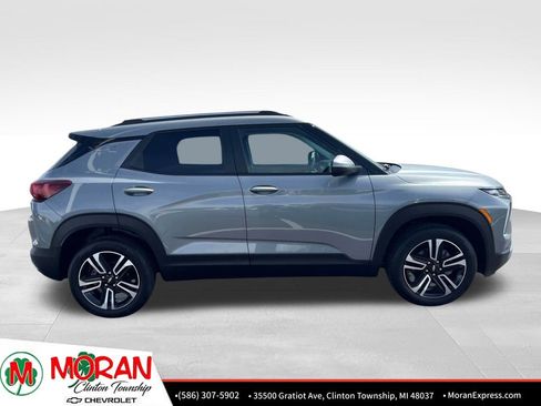 Certified 2024 Chevrolet TrailBlazer LT w/ LT Cold Weather Package AWD/4WD image 8