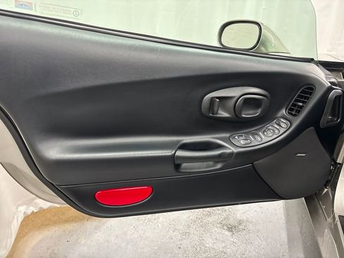 Used 2001 Chevrolet Corvette Coupe w/ Preferred Equipment Group1 image 10