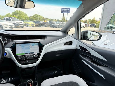 Used 2018 Chevrolet Bolt LT FWD image 24