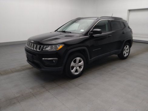Used 2019 Jeep Compass Latitude w/ Popular Equipment Group AWD/4WD image 2