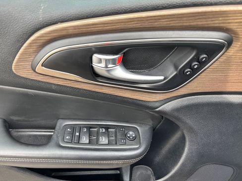 Used 2015 Chrysler 200 C w/ Navigation & Sound Group I image 10