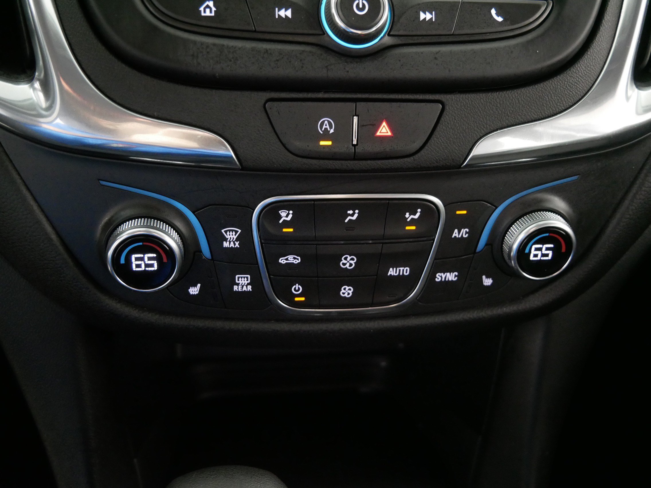 Used 2023 Chevrolet Equinox LT AWD/4WD image 23