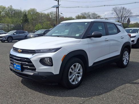 Used 2023 Chevrolet TrailBlazer LS image 2