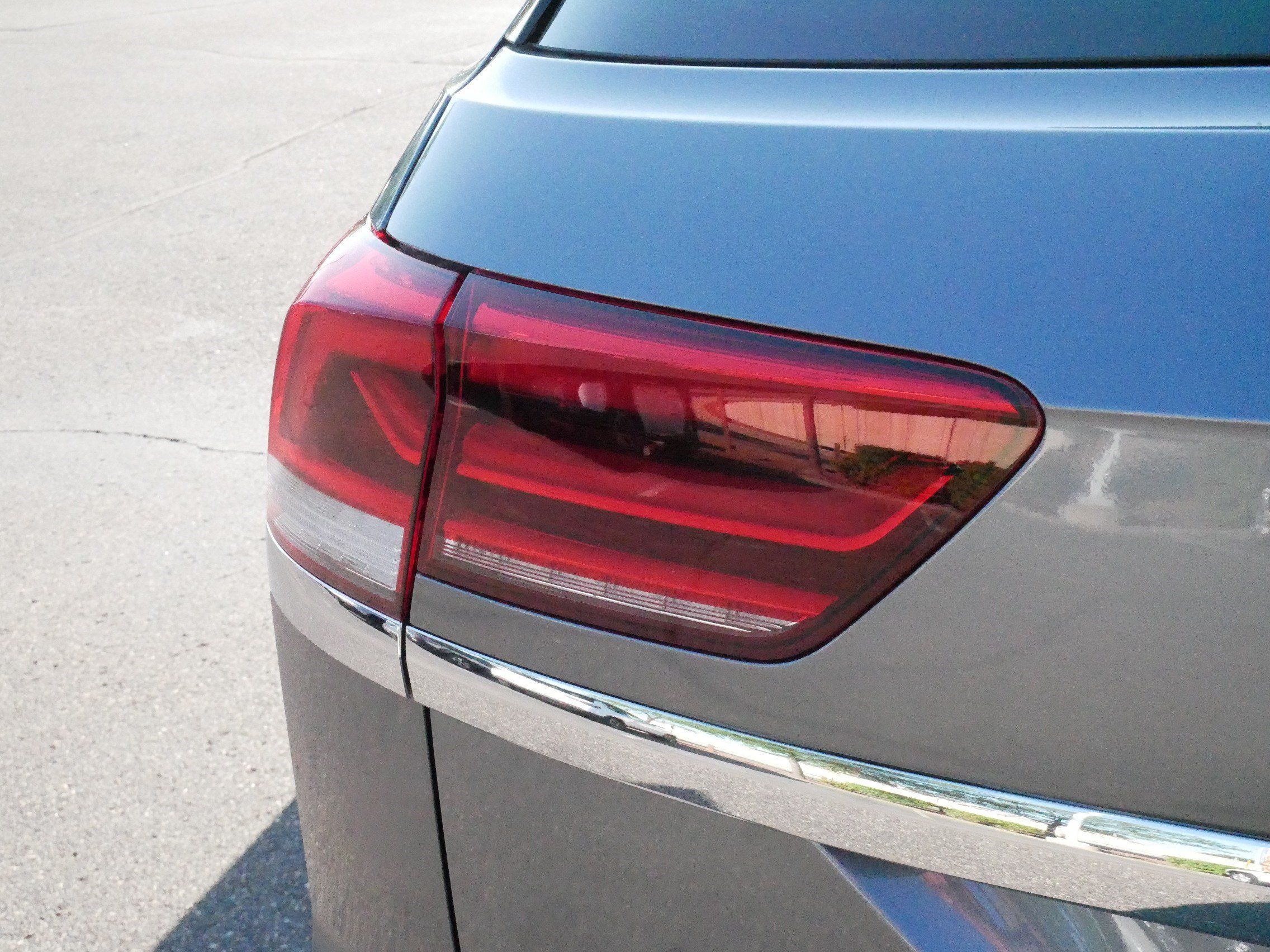 Certified 2023 Volkswagen Atlas Cross Sport SE w/ Panoramic Sunroof Package AWD/4WD image 18