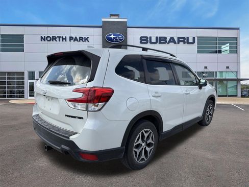 Used 2021 Subaru Forester Premium AWD/4WD image 3