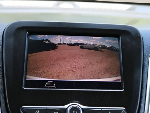 Used 2021 Chevrolet Equinox LT FWD image 22