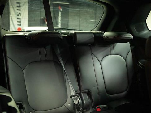 Used 2025 Honda Pilot Black Edition image 18