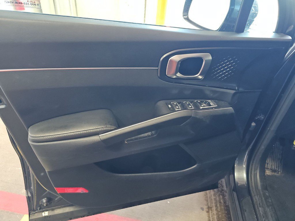 Certified 2023 Kia Sorento LX AWD/4WD image 12
