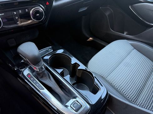 Used 2025 Chevrolet Trax LT FWD image 22