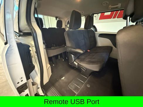 Used 2018 Dodge Grand Caravan SE w/ UConnect Hands-Free Group image 10