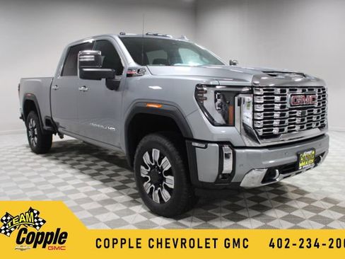 Used 2025 GMC Sierra 2500 Denali image 1