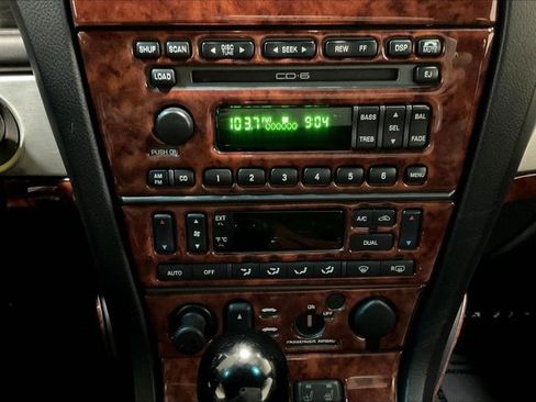 Used 2003 Ford Thunderbird image 29