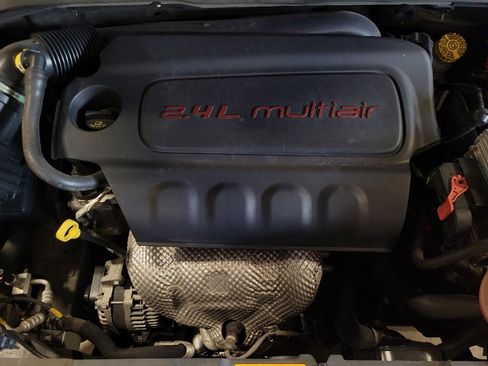 Used 2021 Jeep Renegade Latitude FWD image 30