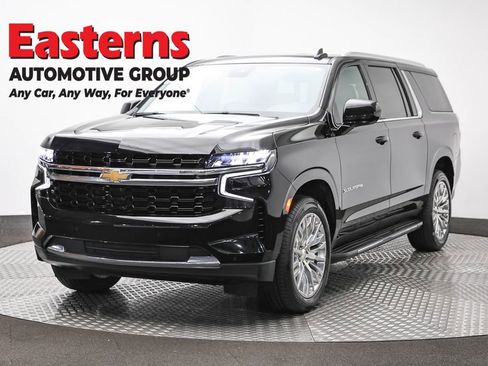 Used 2023 Chevrolet Suburban LS RWD image 1