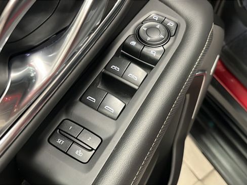 Used 2023 GMC Yukon SLT w/ SLT Premium Package AWD/4WD image 22