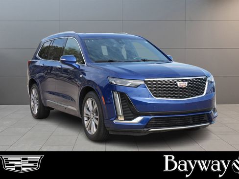 Used 2023 Cadillac XT6 Premium Luxury image 3