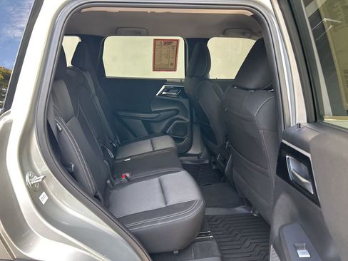 Used 2024 Mitsubishi Outlander ES image 23