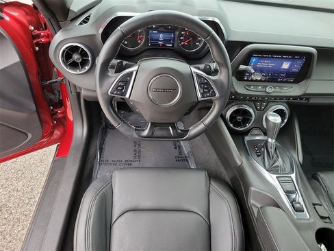 Used 2023 Chevrolet Camaro LT w/ Technology Package image 9