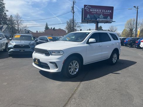 Used 2022 Dodge Durango SXT image 2