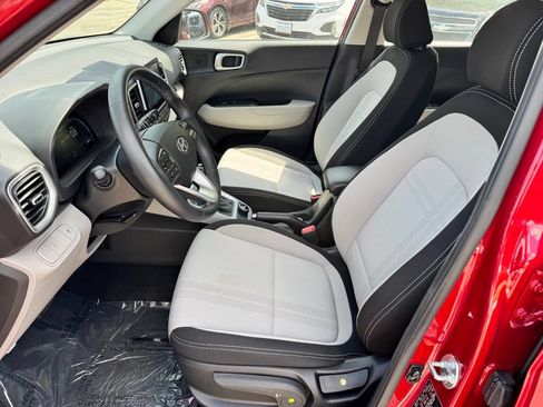Used 2025 Hyundai Venue SEL FWD image 11