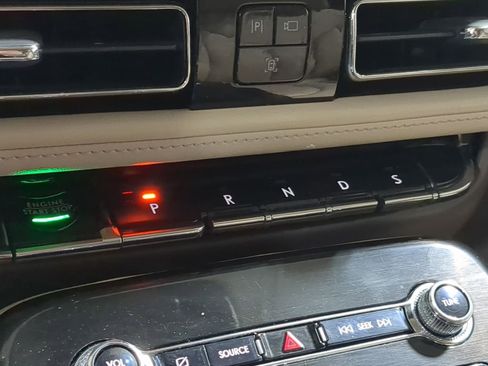 Used 2023 Lincoln Nautilus Reserve image 37