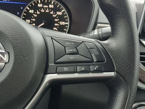 Used 2024 Nissan Altima 2.5 SV image 18