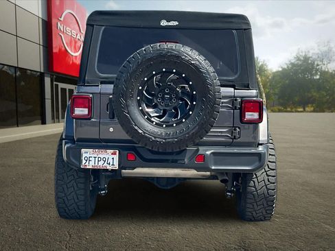 Used 2019 Jeep Wrangler Unlimited Sahara AWD/4WD image 8