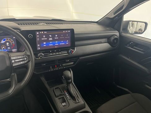 Used 2024 Chevrolet Colorado W/T image 31