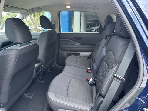 Used 2025 Nissan Pathfinder SV FWD image 27