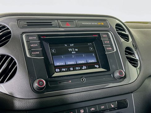 Used 2016 Volkswagen Tiguan S image 19