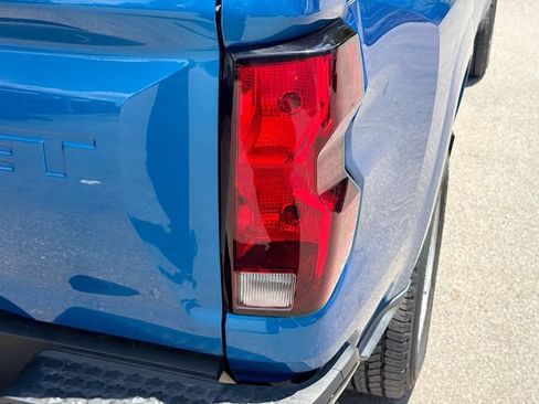 Used 2023 Chevrolet Colorado W/T w/ Technology Package RWD image 10