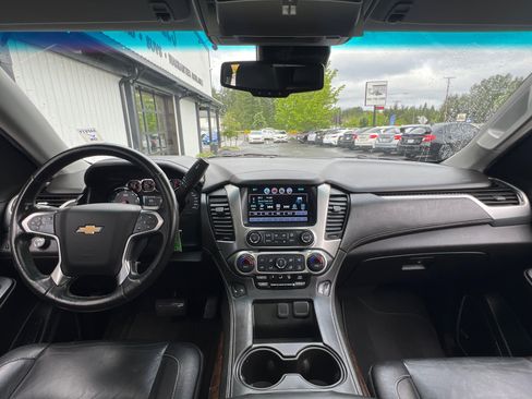 Used 2019 Chevrolet Suburban LT image 10