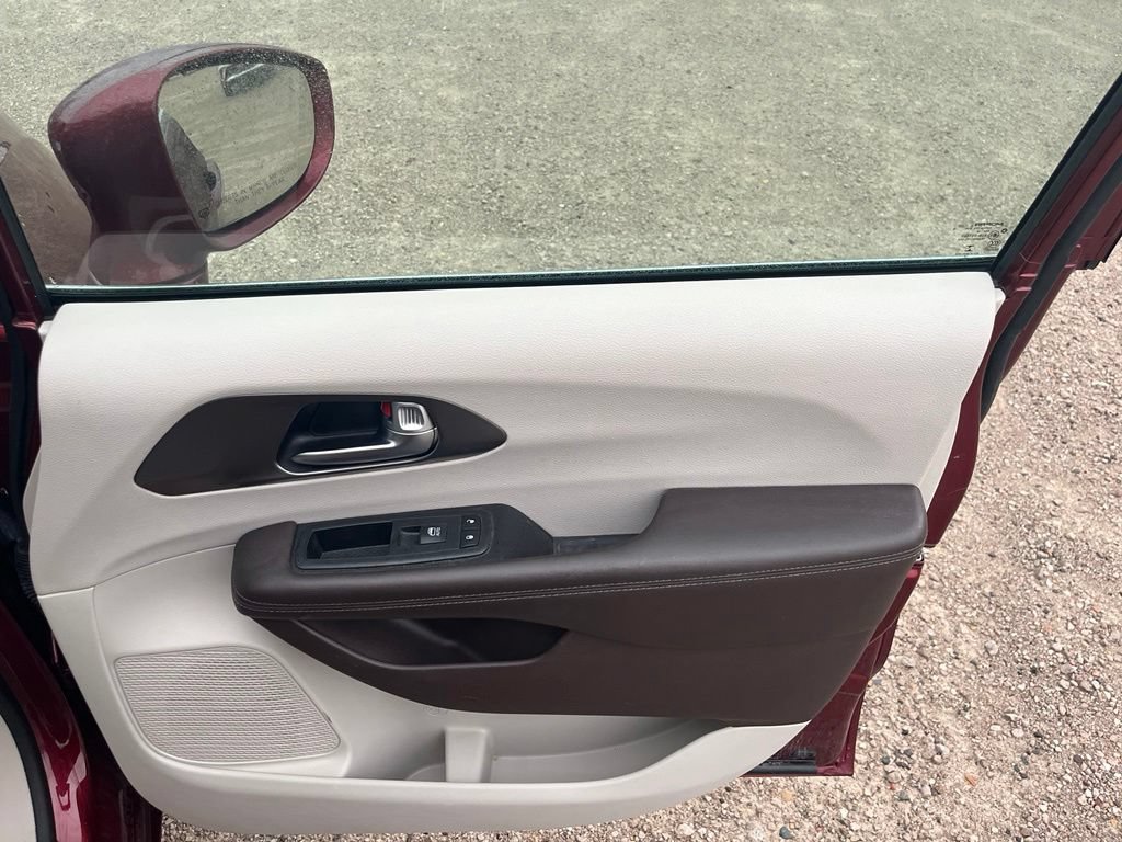 Used 2019 Chrysler Pacifica Touring-L FWD image 36