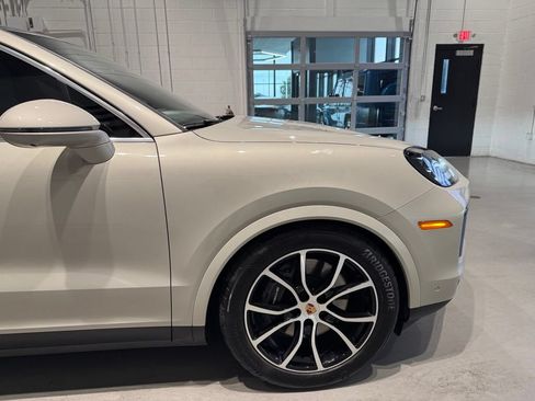 Used 2025 Porsche Cayenne Coupe AWD/4WD image 9
