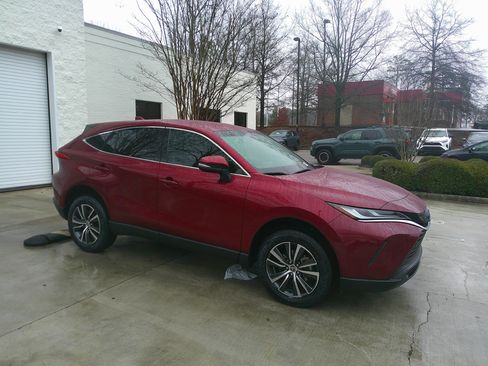 Used 2023 Toyota Venza LE image 14