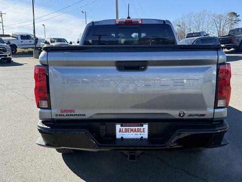 Used 2024 Chevrolet Colorado Trail Boss w/ Technology Package image 4