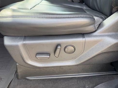 Used 2024 Ford Expedition XLT AWD/4WD image 17