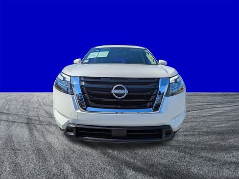 Used 2024 Nissan Pathfinder SV w/ SV Premium Package image 9