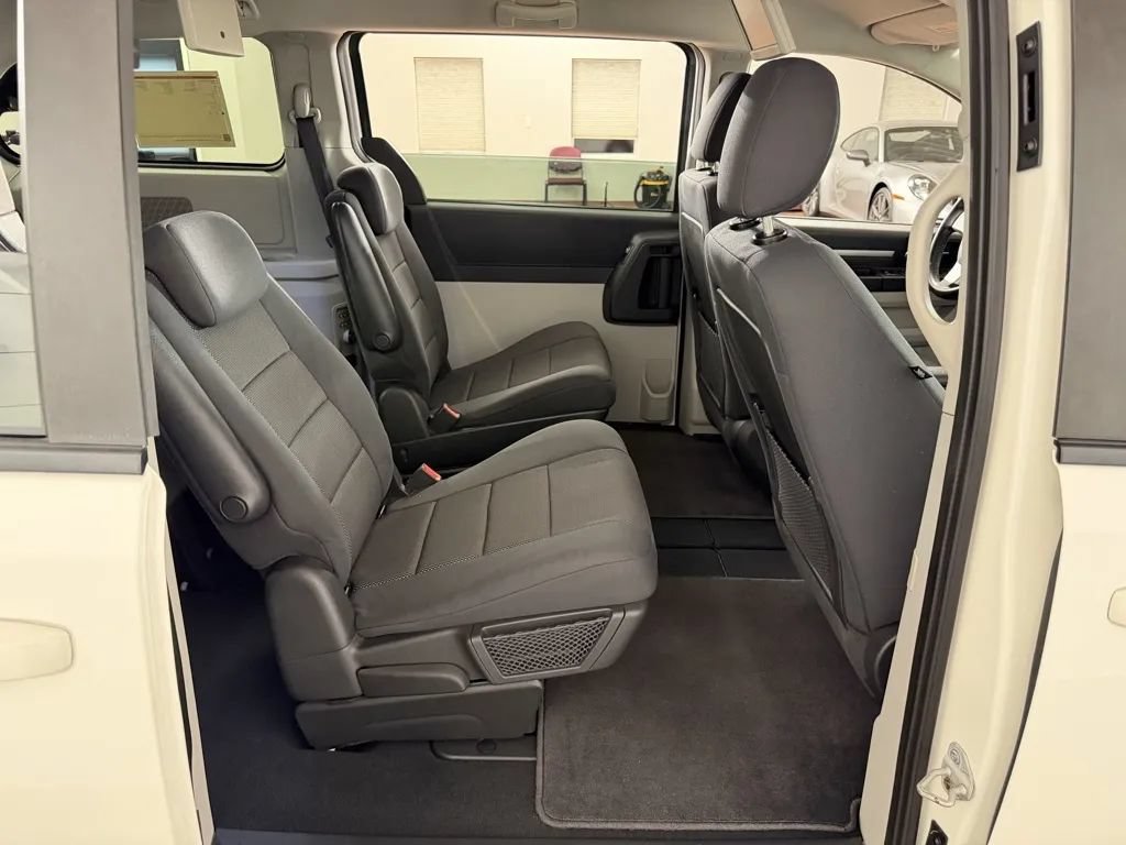 Used 2009 Dodge Grand Caravan SXT w/ Entertainment Group 2 FWD image 30