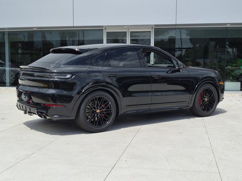 New 2026 Porsche Cayenne GTS AWD/4WD image 9