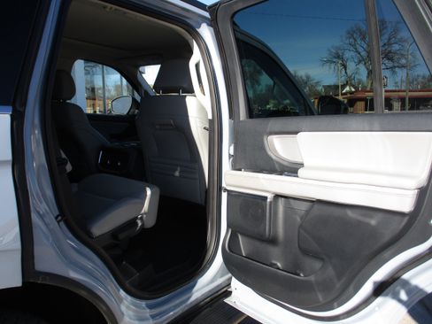 Used 2025 Ford Expedition Active image 22