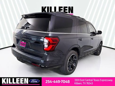 Used 2022 Ford Expedition Limited image 8